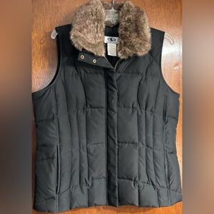 Athletic Works Black Quilted Vest with Faux Fur Collar